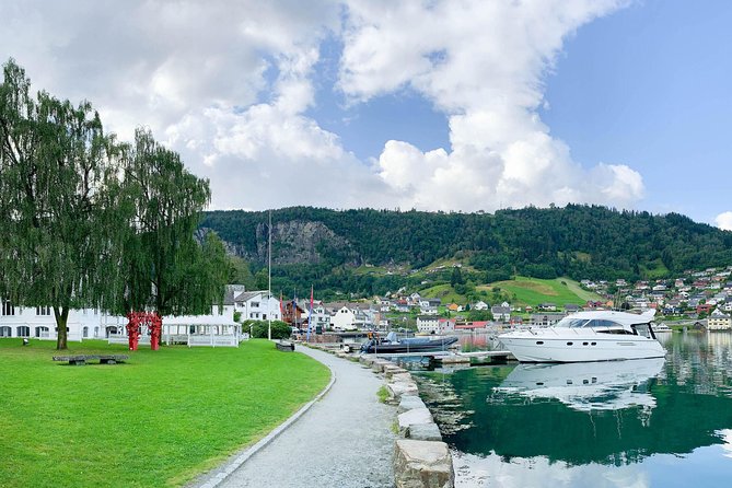 4 Day Bergen - Hardangerfjord private fjord-cruise - Day 2: Folgefonna Glacier and an evening in Norheimsund