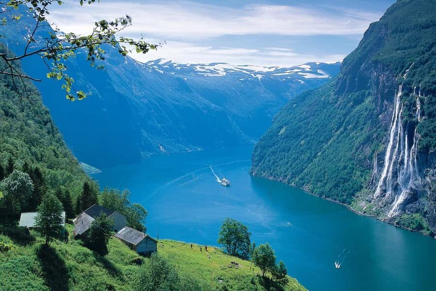 Ålesund to Geiranger Fjord Boat Tour with Return Bus Tour - Why this Ålesund fjord tour works so well