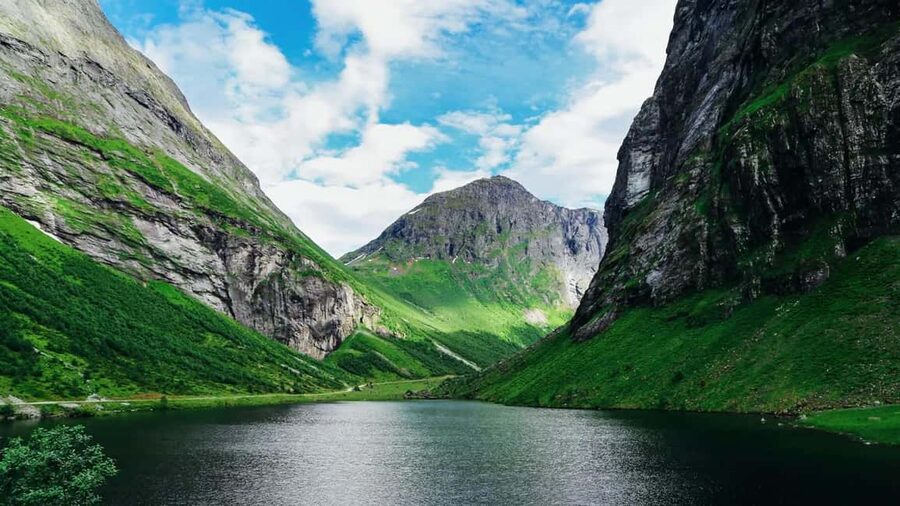 Ålesund to Geiranger Fjord Boat Tour with Return Bus Tour - One hour in Hellesylt