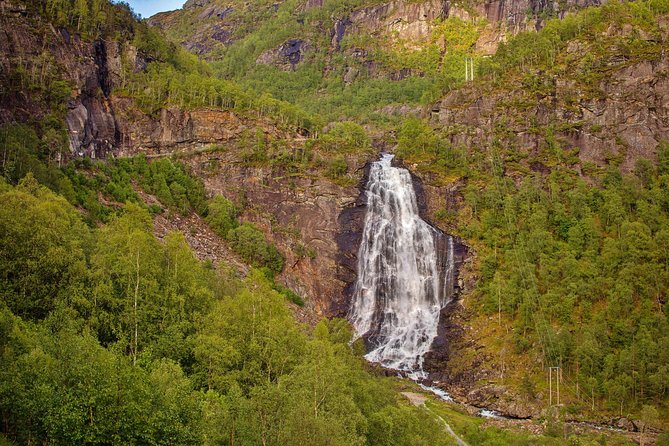 AMAZING HARDANGER FJORD: Private guided round trip from Bergen, 10 hours - Crossing the Hardanger Bridge toward Eidfjord