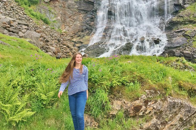 AMAZING HARDANGER FJORD: Private guided round trip from Bergen, 10 hours - Norwegian Nature Center and lunch near Eidfjord