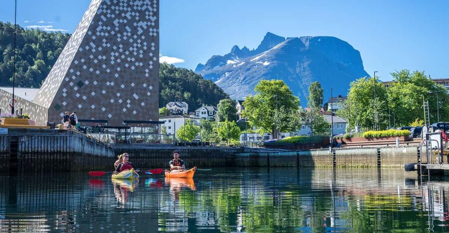 Åndalsnes: Kayaking in Majestic Romsdalsfjord - Starting at the Åndalsnes Adventure Center