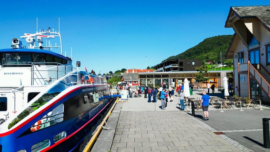 Bergen: Cruise to beautiful Rosendal by the Hardangerfjord - Baroniet Rosendal and the Folgefonn Centre