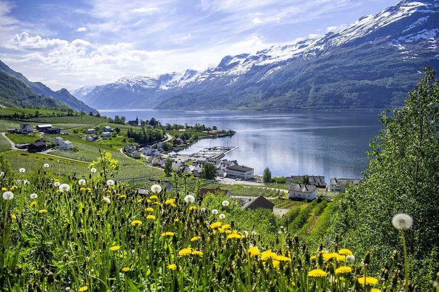 Bergen: Hardangerfjord & Waterfalls Bus Tour with Apple Pie - Norheimsund and the waterfront