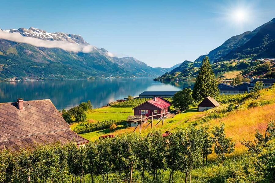 Bergen: Hardangerfjord & Waterfalls Bus Tour with Apple Pie - Steinsdalsfossen, the tour’s main visual reward