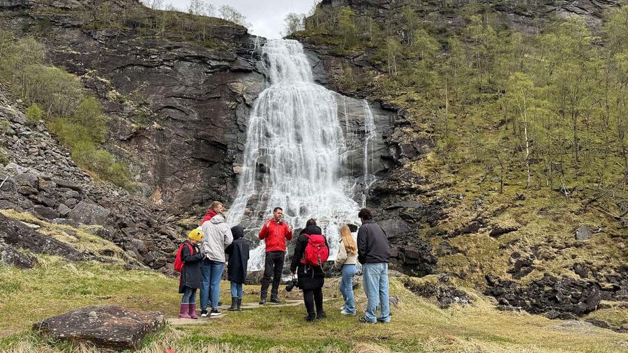 Bergen: Hardangerfjord & Waterfalls Bus Tour with Apple Pie - How much time do you spend on the bus?