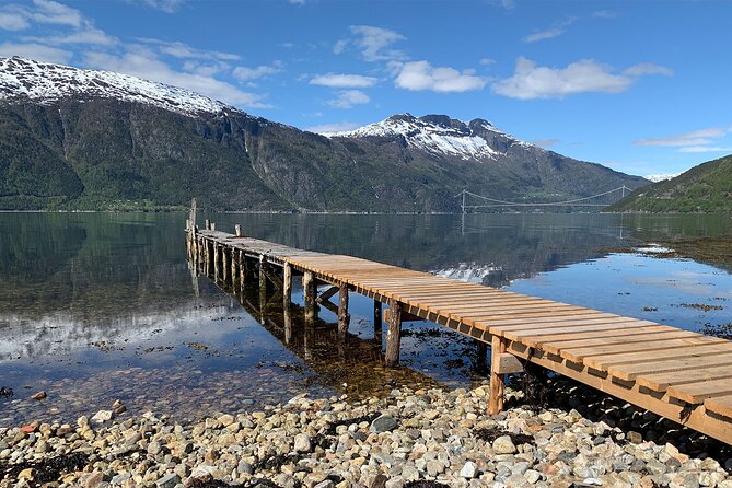 Bergen: Hardangerfjord, Waterfalls, Culture & Apple pie - Mørkhølsfossen gives you the first waterfall break