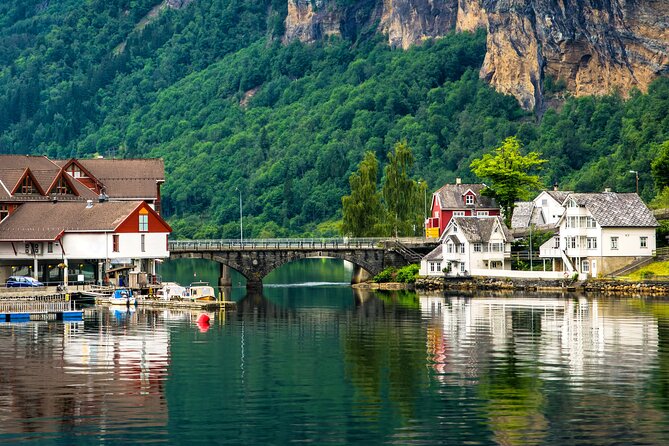 Bergen in a day, Guided tour: Old Town, Waterfalls & Waffles - How the guides shape the day