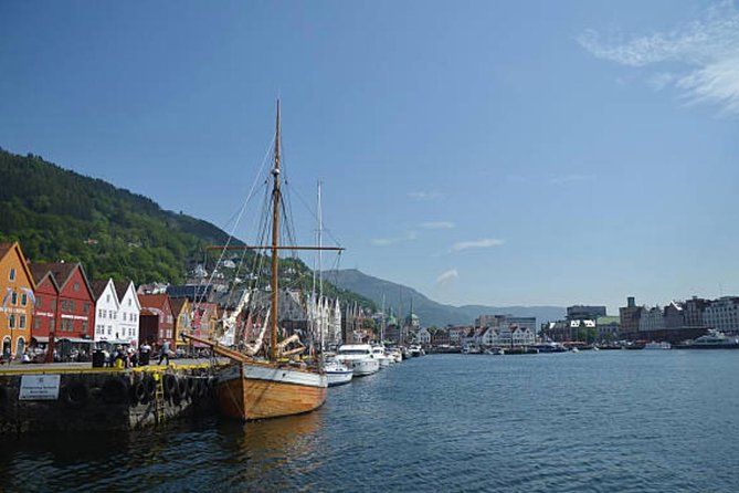 Bergen: Mostraumen Fjord Cruise - The waterfalls and the mountain-water stop