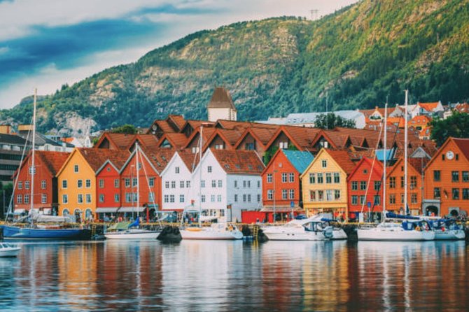 Bergen: Mostraumen Fjord Cruise - A comfortable boat, with limits on outdoor space