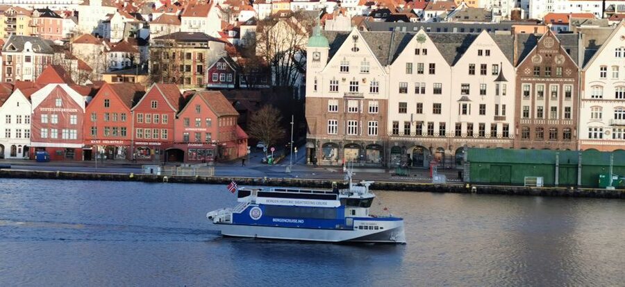 Bergen: Mostraumen Fjord Cruise, Mt Fløyen, City Sightseeing - The guides are a major part of the value