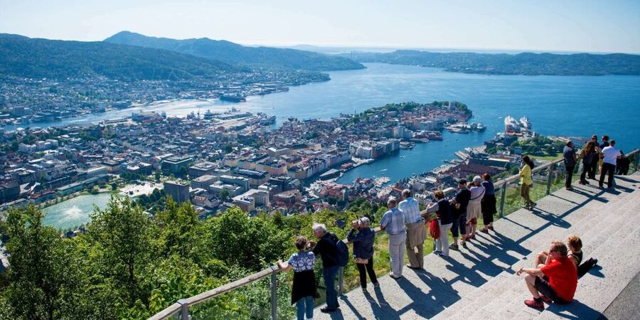 Bergen: Mostraumen Fjord Cruise, Mt Fløyen, City Sightseeing - Starting in Bergen’s old waterfront district
