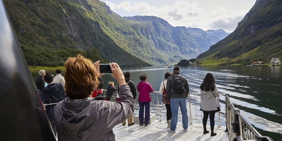Bergen: Nærøyfjorden, Flåm, and Stegastein Guided Bus Tour - Comfort, timing, and the real cost