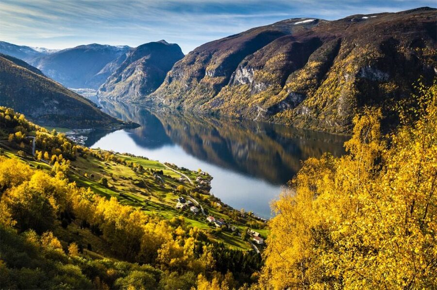 Bergen: Private Day Tour, Nærøyfjord Cruise and Flåm Railway - From Bergen to Tvindefossen Waterfall
