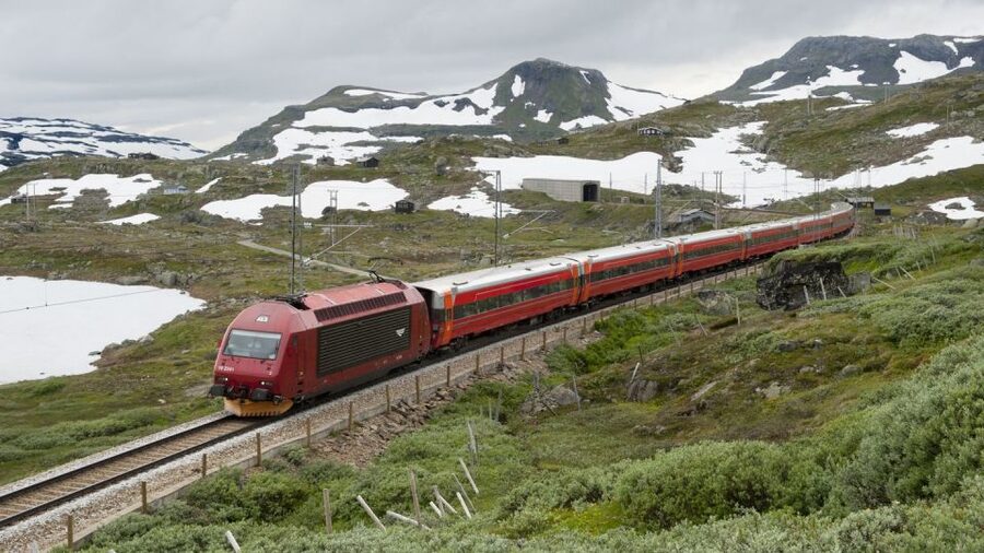 Bergen to Oslo: Private Nærøyfjord Cruise and Flåm Railway - From Bergen to Tvinde Waterfall by private car