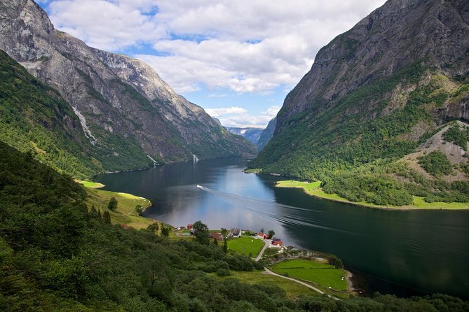 Bergen to Sognefjord Private Roudtrip with Cruise and Flasmbana - Tvindefossen gives you an easy first stop