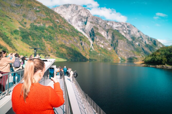 Bergen: UNESCO Fjord Cruise, Flåm & Stegastein - Incl. Lunch - Leaving Bergen Along Osterfjord