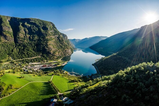 Bergen: UNESCO Fjord Cruise, Flåm & Stegastein - Incl. Lunch - Stegastein Above Aurlandsfjord