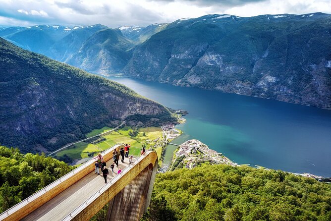 Bergen: UNESCO Fjord Cruise, Flåm & Stegastein - Incl. Lunch - Dale and Vangsvatnet: Useful pauses on a long morning