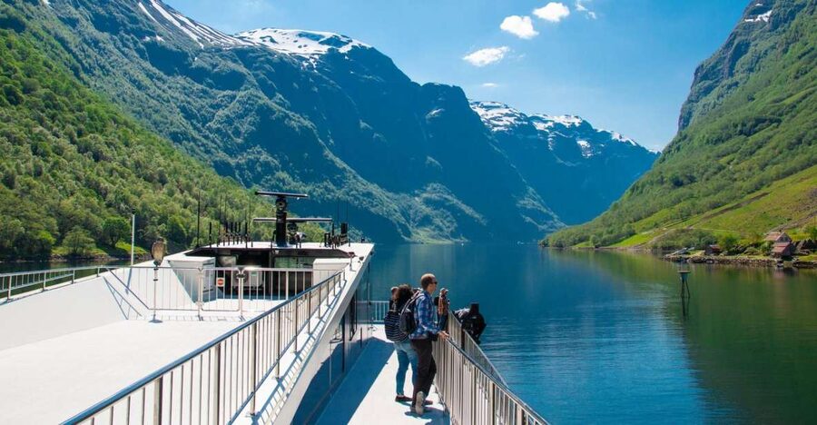 Bergen: Viking Village, Nærøyfjord Cruise & Flåm Railway - Leaving Bergen for the fjord country