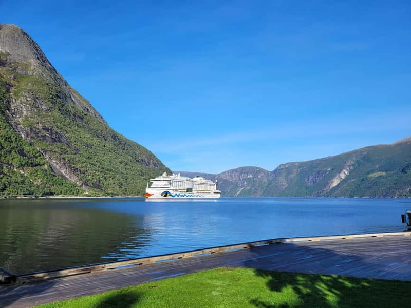 Eidfjord: Vøringsfossen Waterfalls Round-Trip Shuttle - Four things to know before you go