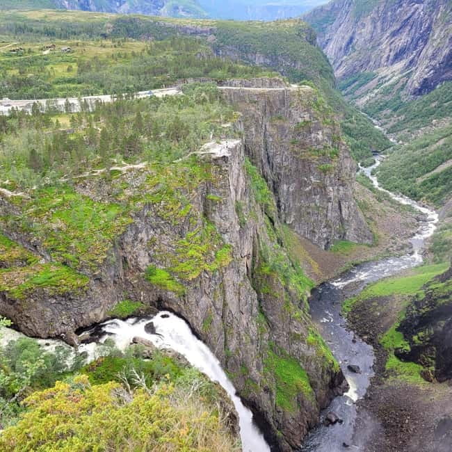 Eidfjord: Vøringsfossen Waterfalls Round-Trip Shuttle - What to bring for the waterfall area