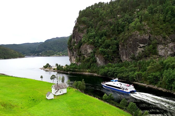 Fjord Cruise from Bergen through Mostraumen - Leaving Bergen beside Bryggen
