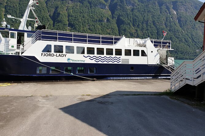 Fjord Cruise to Sognefjord and Bøyabreen Glacier - The Fjærlandsfjord ride to the glacier village