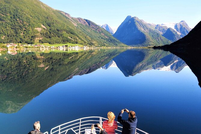 Fjord Cruise to Sognefjord and Bøyabreen Glacier - One hour at the Norwegian Glacier Museum