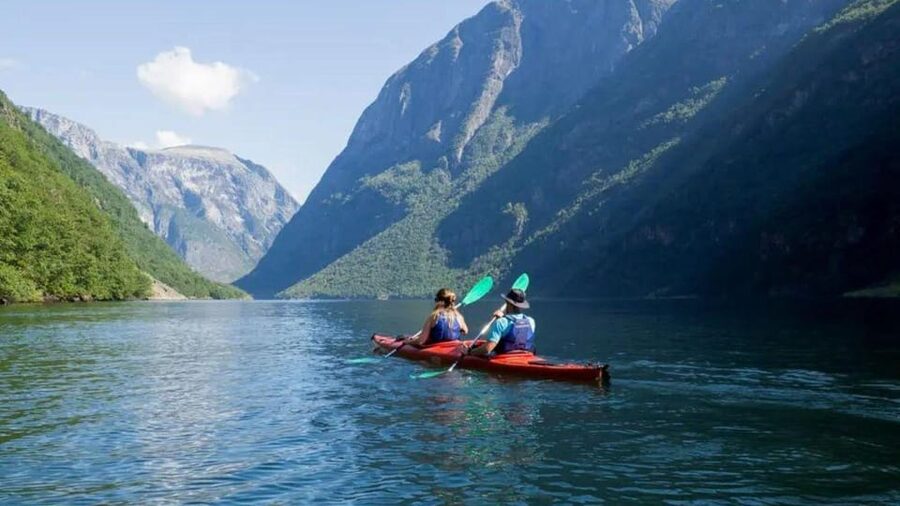 Fjord kayak - Hardangerfjord, Granvin - Leaving Voss for Granvinfjord