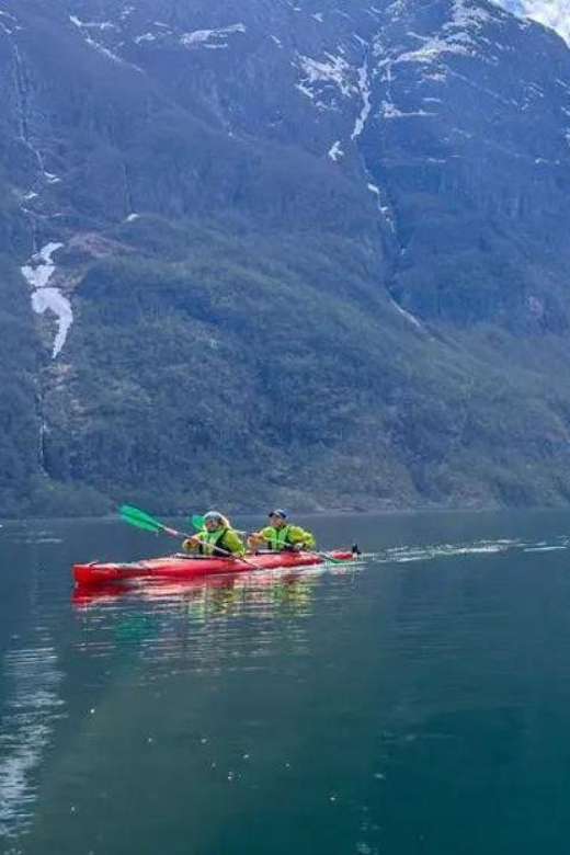 Fjord kayak - Hardangerfjord, Granvin - Who will enjoy this most