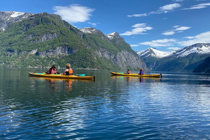 Fjord paddle in Hellesylt - Half Day Kayaking Tour - A quieter alternative to Geiranger