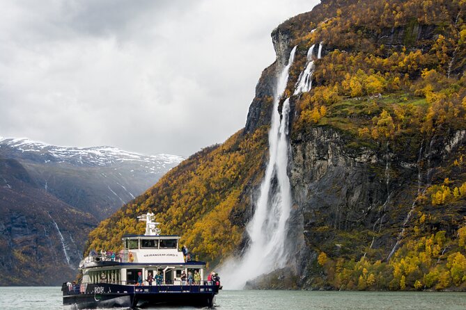 Fjordcruise Ålesund Geirangerfjord T/R - Returning to Ålesund