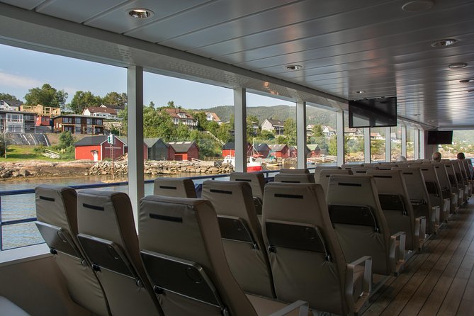 Fjordcruise Ålesund Geirangerfjord T/R - Finding the boat in central Ålesund