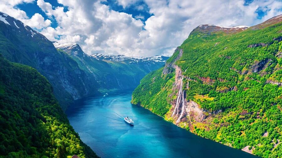 Fjords are best seen from above! - What the one-hour itinerary feels like