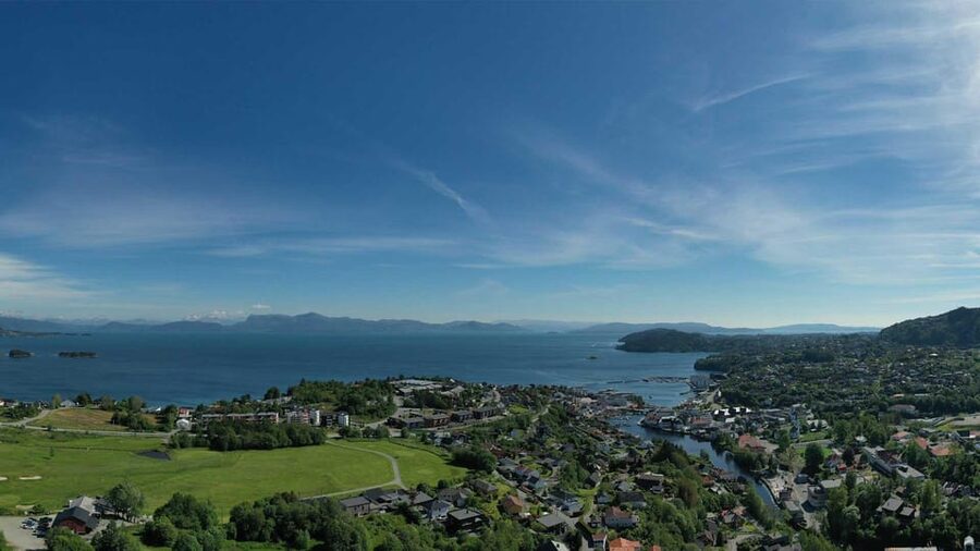 Fjords are best seen from above! - The best time to appreciate the orchards and waterfalls