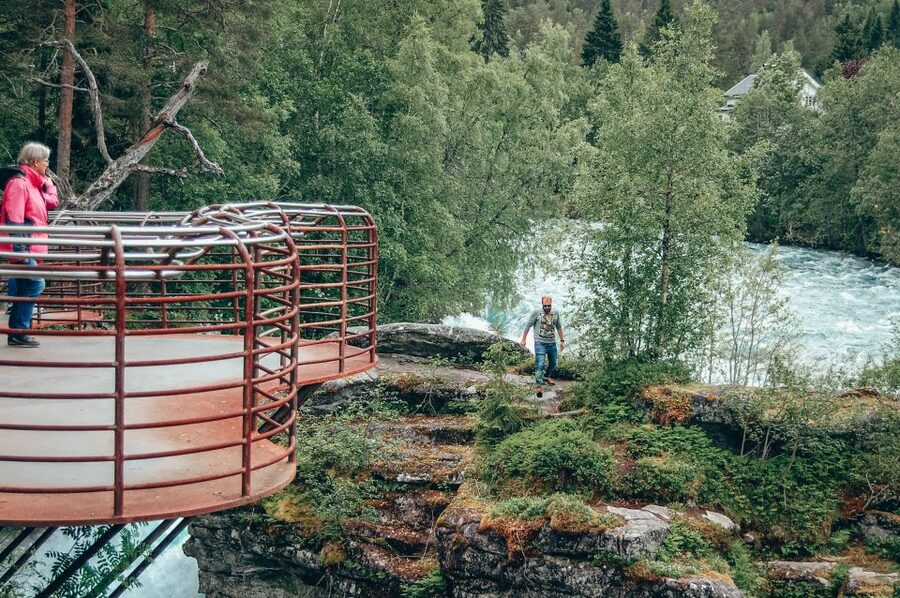 From Ålesund: Trollstigen Sightseeing Village & Fjord Tour - Gubrandsjuvet, a short walk with a big drop