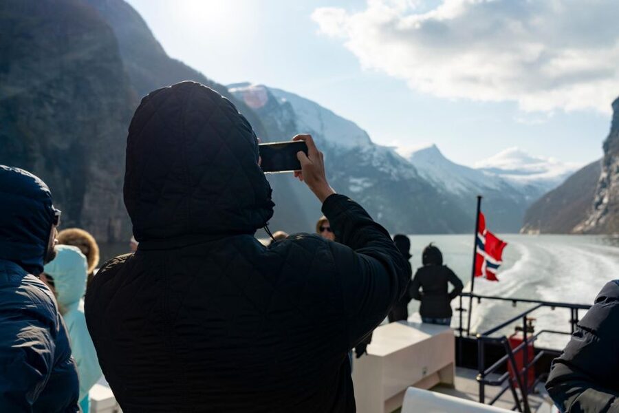 From Ålesund: Winter Fjord Cruise to Geirangerfjord - Flydalsjuvet: the famous view above Geiranger