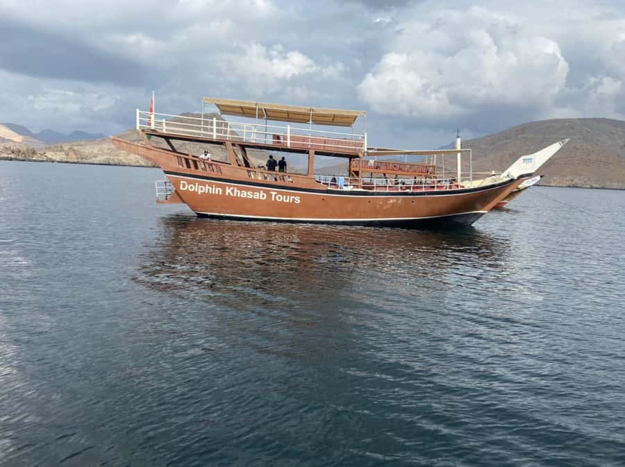 From Khasab: Fjords of Musandam Dhow Cruise & Buffet Lunch - Who will enjoy this most