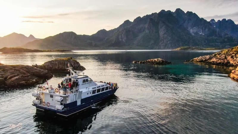 From Svolvær: Lofoten Trollfjord Cruise & Sea Eagle Safari - Sjømannsgata 5: A simple start in Svolvær