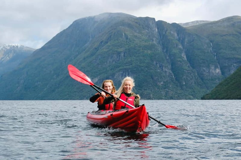 Geiranger: Beginner-Friendly Fjord Kayaking - The safety briefing and first strokes