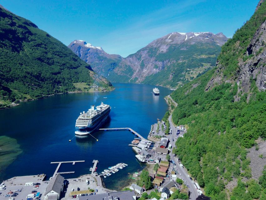 Geiranger: Dalsnibba, Flydalsjuvet, Eagle Bend & Fjords Tour - Eagle Bend and the road with the famous turns