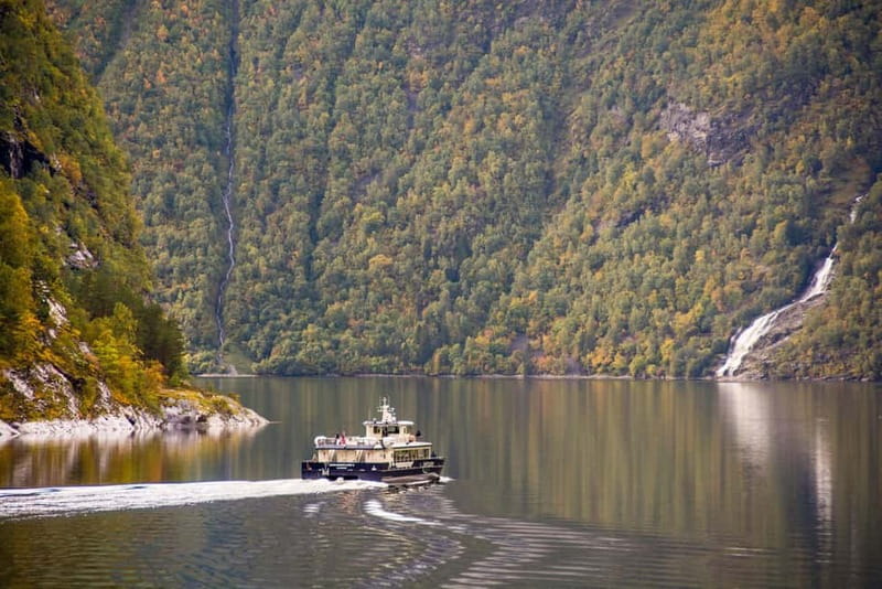 Geiranger: Fjord and Waterfalls Sightseeing Boat Trip - What the fjord looks and feels like from the water