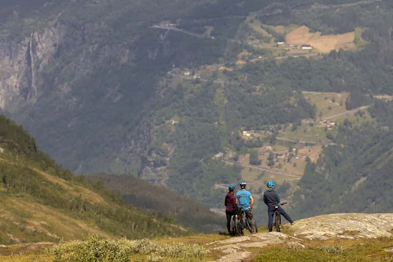 Geiranger Fjord: Downhill Self-Guided Bike Tour - Starting in Geiranger with a short safety briefing