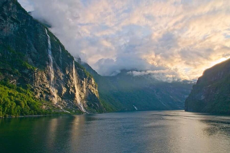 Geiranger Fjord Tour from Geiranger (with stop in Hellesylt) - The return cruise to Geiranger