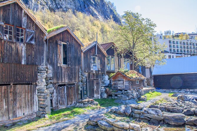Geiranger Fjord Tour (Geiranger-Hellesylt one way) - Knivsflå farm above the cliffs