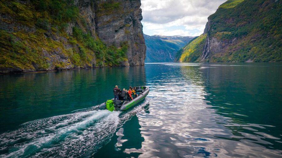 Geiranger: Guided Geirangerfjord Boat Tour - Small groups and the pace of the outing