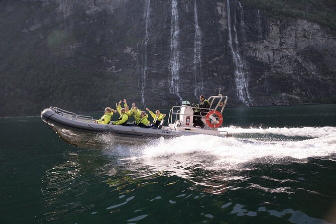 Geiranger: RIB Fjordsafari Geirangefjord - Seeing mountain farms from water level