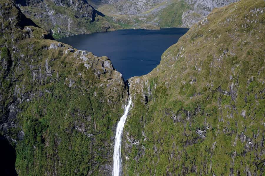 Glenorchy Helicopter Tour | Alpine Lakes & Fiordland - Weather, Comfort, and the Shared Cabin