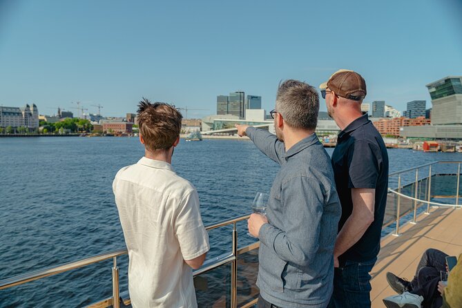 Guided Sightseeing Cruise on Oslofjord by Premium Silent Boat - Narrow waters, holiday homes, and Dyna Fyr
